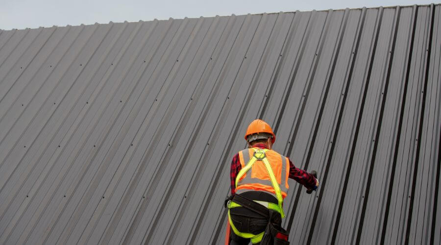 Professional gutter cleaning in Winchester, MA